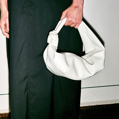 Bolso de mano sencillo, versátil y elegante para llevar debajo del brazo