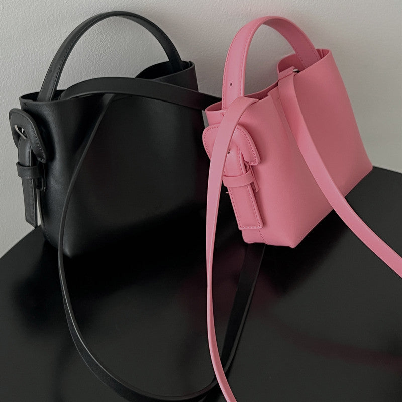 Sac messager à bandoulière en cuir de couleur unie simple et tendance pour femme