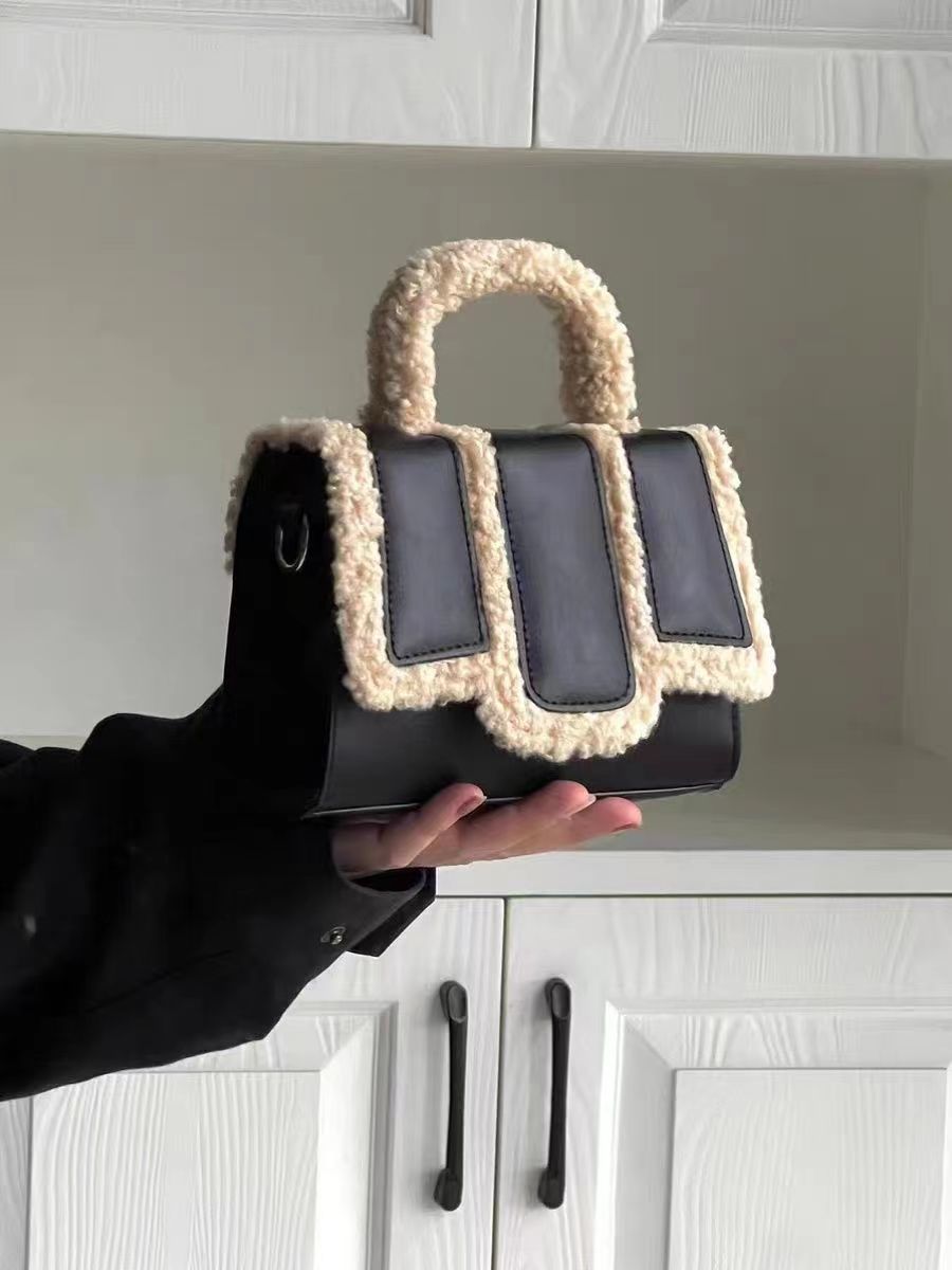 Sac à bandoulière portable et tendance en laine d'agneau