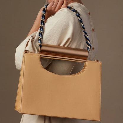 Sac bandoulière avec bracelet en métal