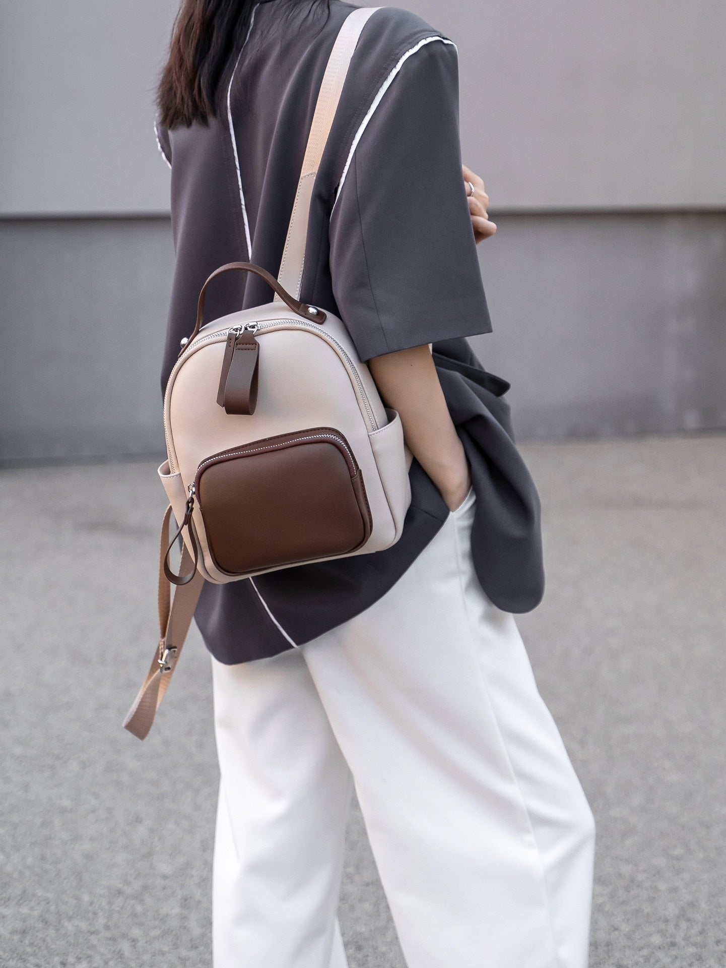 Sac à dos rétro simple en cuir véritable pour femme, patchwork de couleurs contrastées, léger et souple