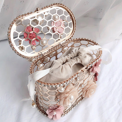 Pearl flower handbag