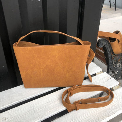 Sac seau à bandoulière avec boucle de ceinture en daim au design spécial