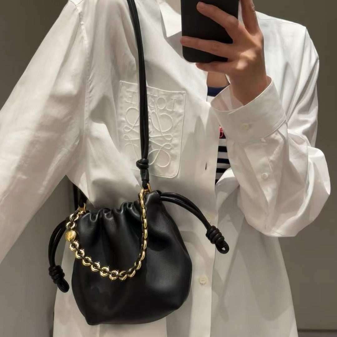 Sac à bandoulière de style chinois pour femme en cuir de vachette avec cordon de serrage et nuages