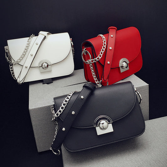 Chain shoulder bag