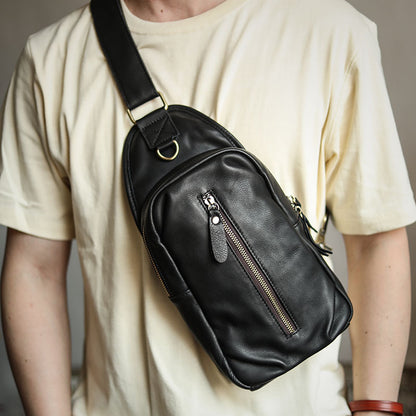 El bolso bandolera de un solo hombro para hombre es versátil