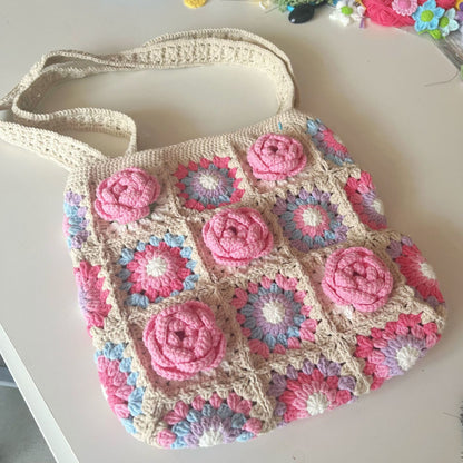 Sac à bandoulière en laine crochetée à la main créative avec motif floral tridimensionnel