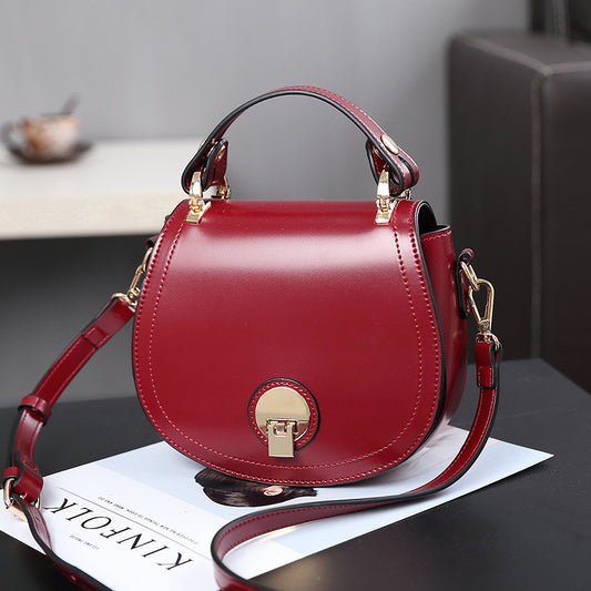 The New South Korean fashion handbag Mini Shoulder bag bag ladies handbag on behalf of a pig