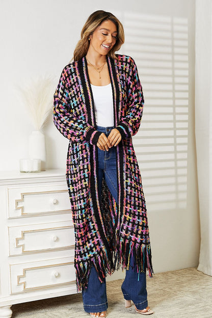 Cardigan multicolore ouvert sur le devant avec ourlet à franges