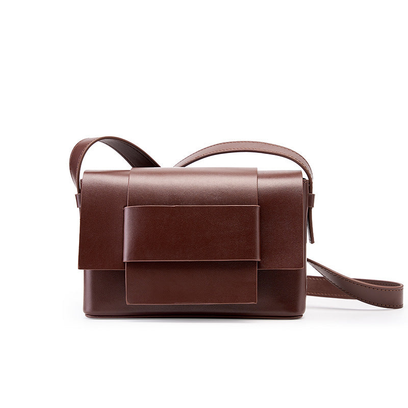 Petit sac carré tissé en cuir souple neutre