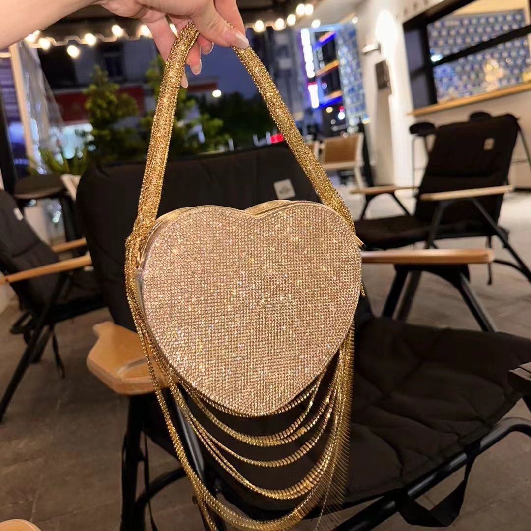 Sac à main avec chaîne et pompon en strass