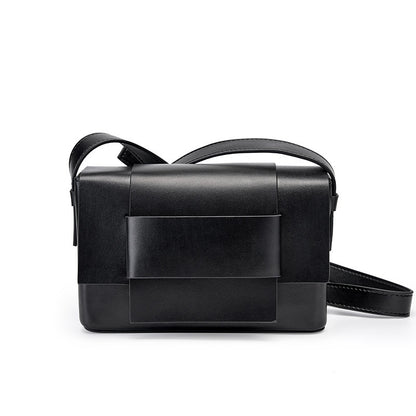 Petit sac carré tissé en cuir souple neutre