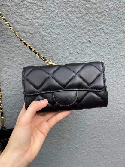 Bolso cuadrado pequeño con cadena de diamantes y mini lápiz labial