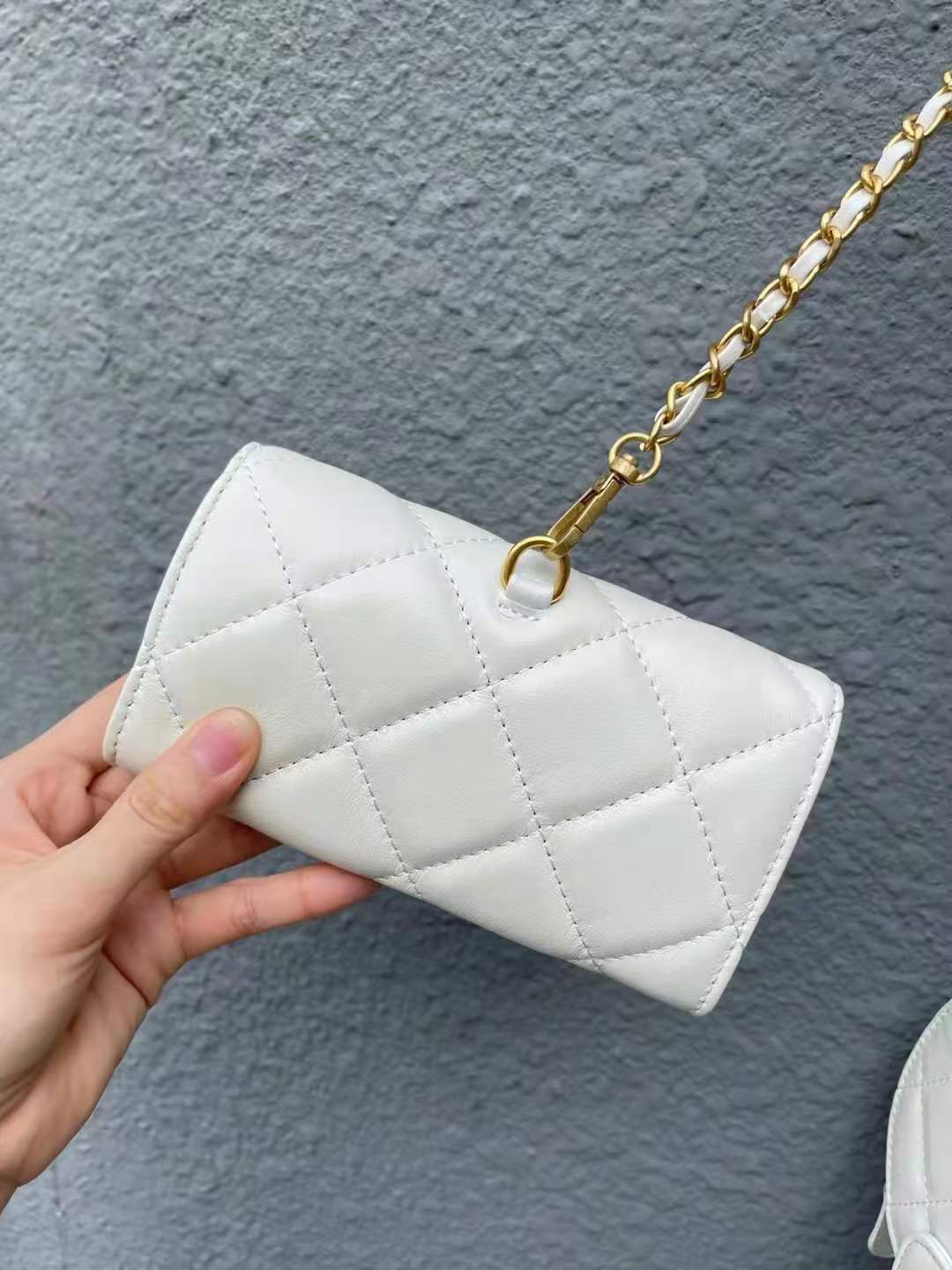 Bolso cuadrado pequeño con cadena de diamantes y mini lápiz labial