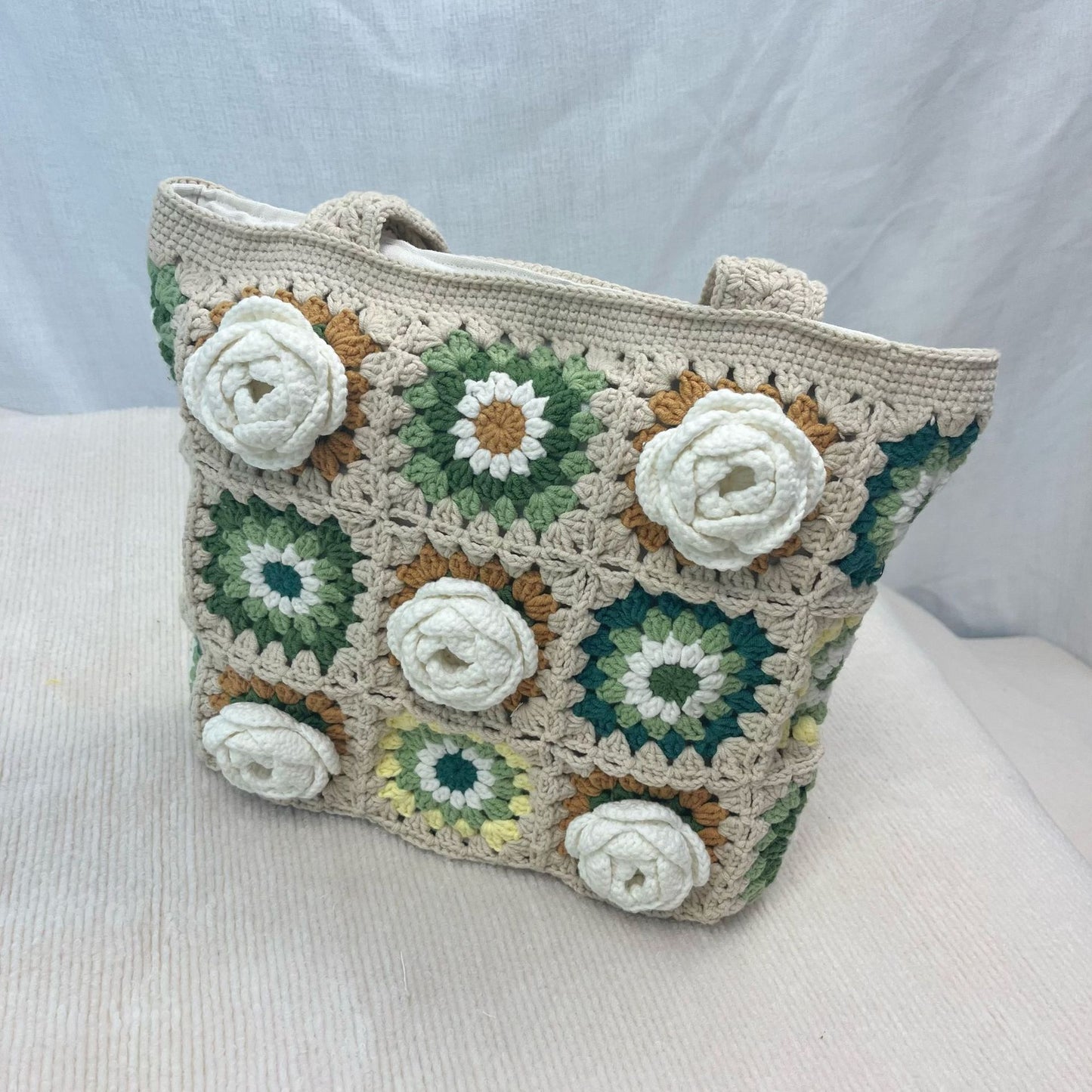 Sac à bandoulière en laine crochetée à la main créative avec motif floral tridimensionnel