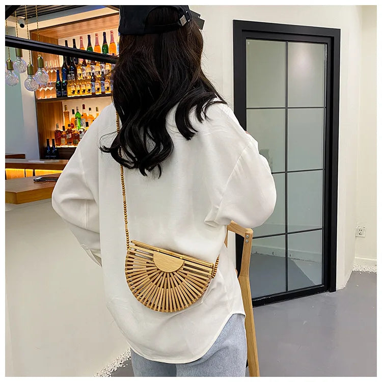 Bolso bandolera de madera con forma de media luna para mujer, de moda, tejido de bambú, para playa, de verano, de paja, pequeño bolso de ratán para teléfono