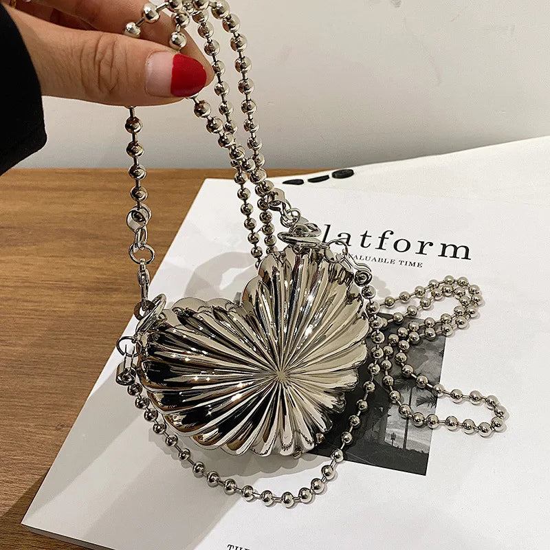 Nuevo y lindo bolso de hombro con forma de corazón de plata con forma de corazón, bolso de mujer con cadena, bolso divertido y versátil, bolsa femenina