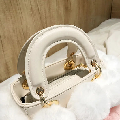 Sac fourre-tout de luxe en fausse fourrure pour femme, joli sac à main de créateur, sac à bandoulière avec boule de poils, nouvelle collection hiver