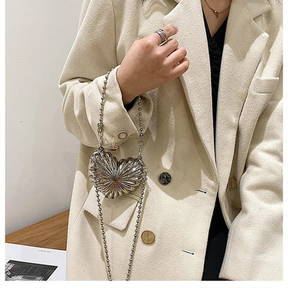 Nuevo y lindo bolso de hombro con forma de corazón de plata con forma de corazón, bolso de mujer con cadena, bolso divertido y versátil, bolsa femenina