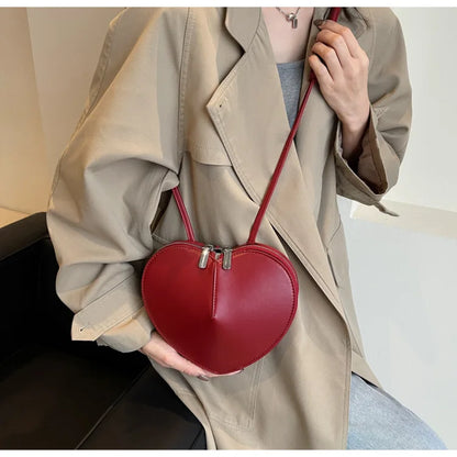 Niche Design Ladies Holiday Gift Love Bag 2023 New Women's Sweety Cool Adult Girl Messenger Bag Red Black PU Heart Shoulder Bag