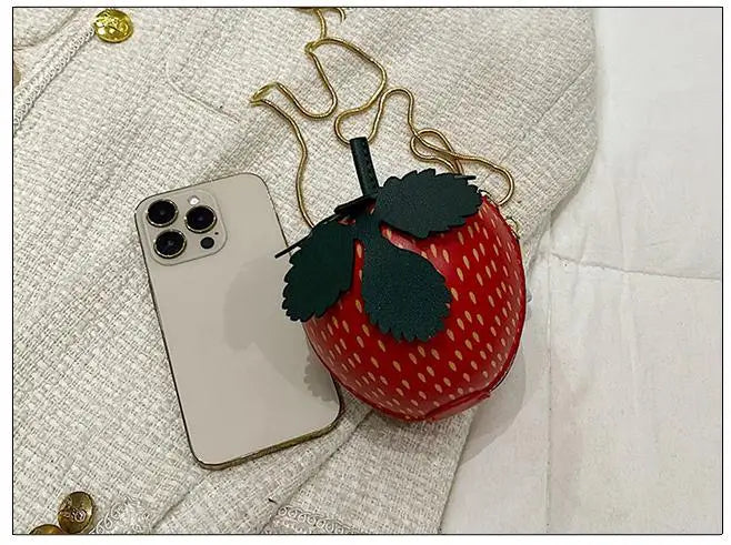 Lindo bolso de hombro con fresas, bolso cruzado con cadena pequeña para mujer, lindo bolso para teléfono