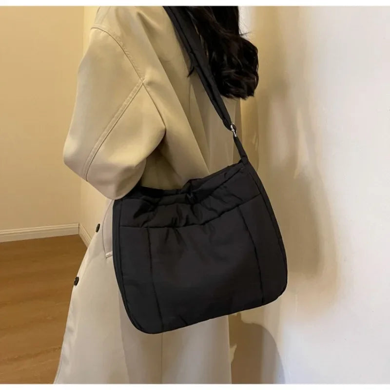 Sac fourre-tout décontracté en nylon, petit sac à bandoulière rembourré simple, sac à bandoulière matelassé de créateur, sacs à main chauds d'hiver 2024