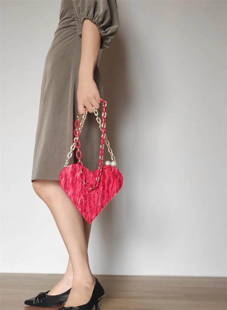 Bolso de mano para mujer, de acrílico, con forma de corazón, tipo sobre, de diseñador, para fiesta, de lujo, color rojo