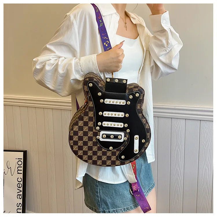 Sac de guitare 2024 Nouveau sac à bandoulière à rivets de mode coréenne Sac à dos populaire pour femmes Instagram