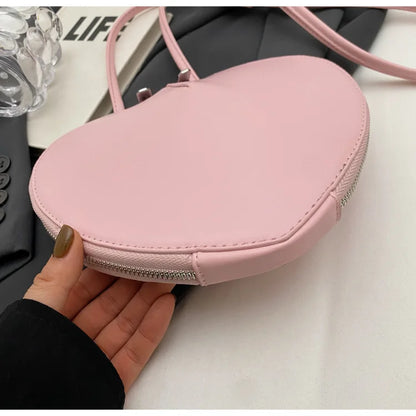 Niche Design Ladies Holiday Gift Love Bag 2023 New Women's Sweety Cool Adult Girl Messenger Bag Red Black PU Heart Shoulder Bag