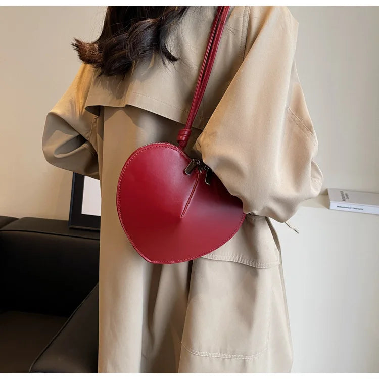 Niche Design Ladies Holiday Gift Love Bag 2023 New Women's Sweety Cool Adult Girl Messenger Bag Red Black PU Heart Shoulder Bag