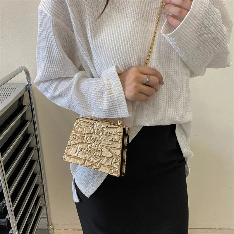 Bolso de mano de PVC dorado para mujer, con cadena de metal y bola de moda, tipo mensajero, de acrílico plateado