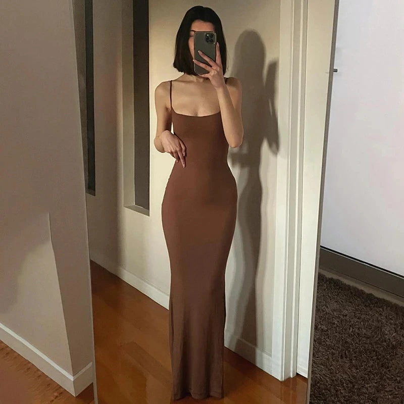 Robe longue dos nu en satin sans manches pour femme, tenue moulante élégante et sexy, tenue d'été Y2K, pour fête d'anniversaire, club, 2023