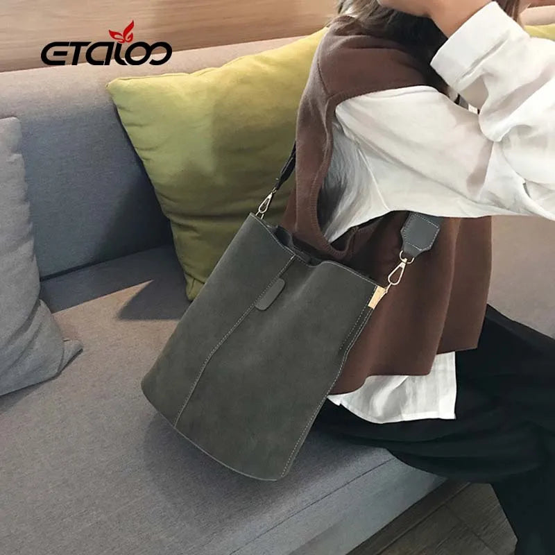 Women Solid Pattern Over the Shoulder Bag Big Capacious Bag Retro Elegant Shopping Bags PU Leather Bucket Handbag 2023 New