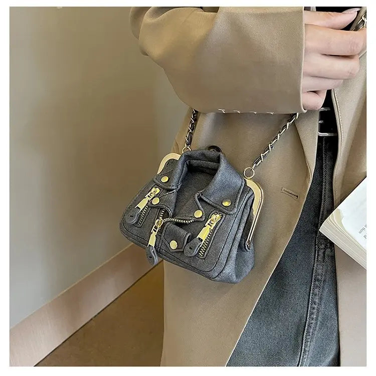 Bolso de hombro pequeño para mujer, bonito bolso cruzado con forma de ropa para niñas, bolso de cadena con remaches a la moda para niñas, bolso de mujer