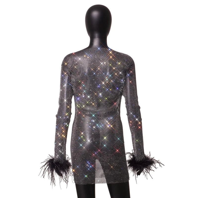 Robe de soirée sexy à col rond et manches longues pour femme avec manches en plumes et paillettes brillantes au-dessus du genou, mini robe de cocktail pour demoiselle d'honneur