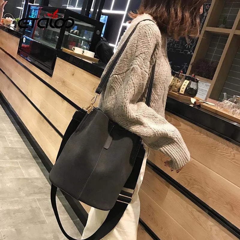 Women Solid Pattern Over the Shoulder Bag Big Capacious Bag Retro Elegant Shopping Bags PU Leather Bucket Handbag 2023 New