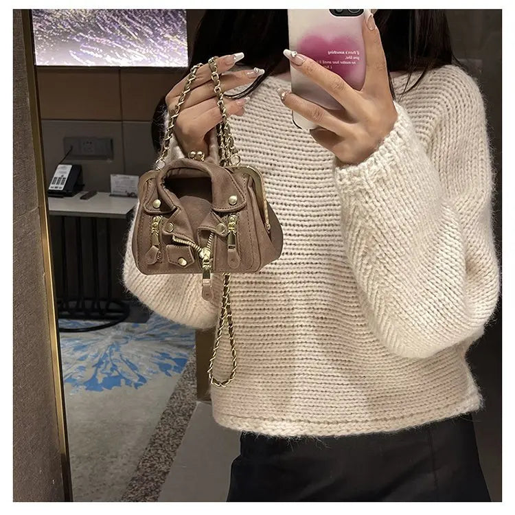 Bolso de hombro pequeño para mujer, bonito bolso cruzado con forma de ropa para niñas, bolso de cadena con remaches a la moda para niñas, bolso de mujer