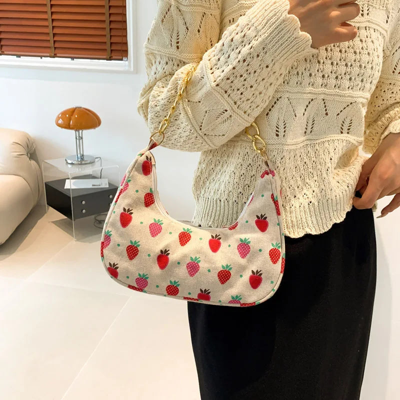 Bolso de mano con estampado de fresas a la moda para mujer, con cadenas gruesas, para el hombro, con cadena de perlas, estampado pequeño, para teléfono