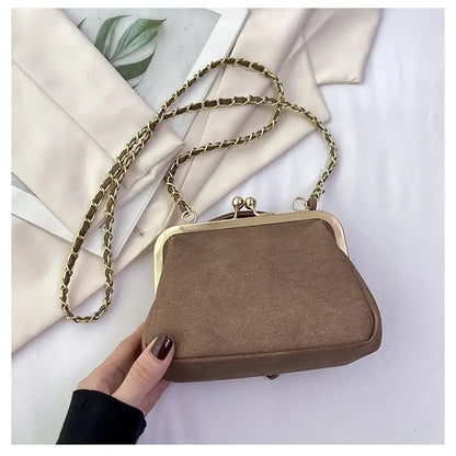 Bolso de hombro pequeño para mujer, bonito bolso cruzado con forma de ropa para niñas, bolso de cadena con remaches a la moda para niñas, bolso de mujer