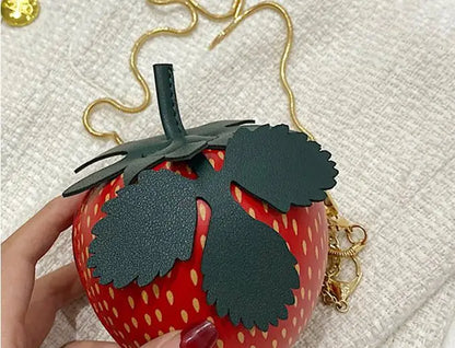 Lindo bolso de hombro con fresas, bolso cruzado con cadena pequeña para mujer, lindo bolso para teléfono