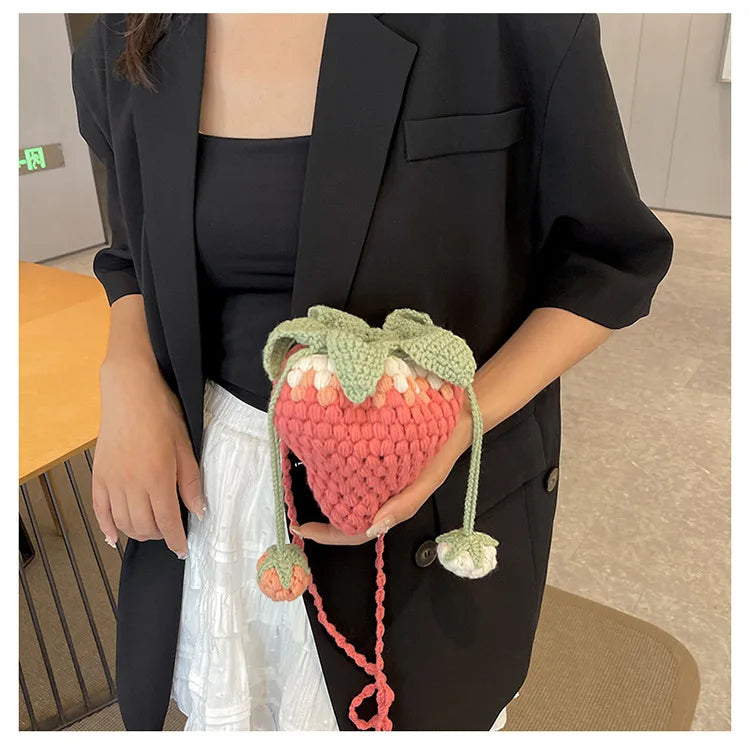 Lindo bolso pequeño de verano tejido con fresas, bolso bandolera pequeño tipo cubo para niñas