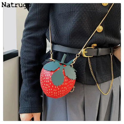 Lindo bolso de hombro con fresas, bolso cruzado con cadena pequeña para mujer, lindo bolso para teléfono