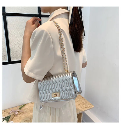 Bolso bandolera acolchado fruncido de moda con cadenas cuadradas para mujer, bolsos de hombro dorados y plateados, bolsos pequeños con solapa 2024