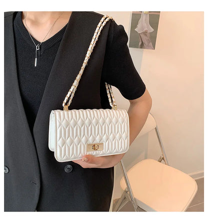 Bolso bandolera acolchado fruncido de moda con cadenas cuadradas para mujer, bolsos de hombro dorados y plateados, bolsos pequeños con solapa 2024