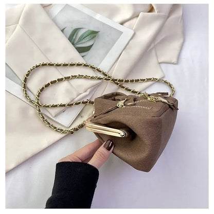 Bolso de hombro pequeño para mujer, bonito bolso cruzado con forma de ropa para niñas, bolso de cadena con remaches a la moda para niñas, bolso de mujer