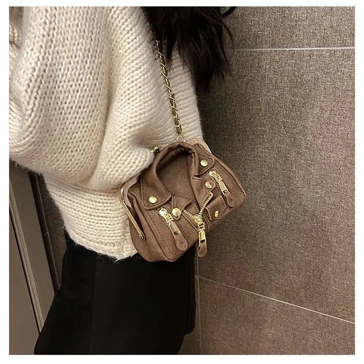 Bolso de hombro pequeño para mujer, bonito bolso cruzado con forma de ropa para niñas, bolso de cadena con remaches a la moda para niñas, bolso de mujer