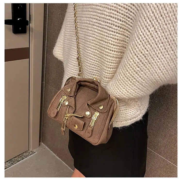 Bolso de hombro pequeño para mujer, bonito bolso cruzado con forma de ropa para niñas, bolso de cadena con remaches a la moda para niñas, bolso de mujer