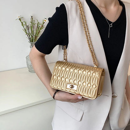 Bolso bandolera acolchado fruncido de moda con cadenas cuadradas para mujer, bolsos de hombro dorados y plateados, bolsos pequeños con solapa 2024