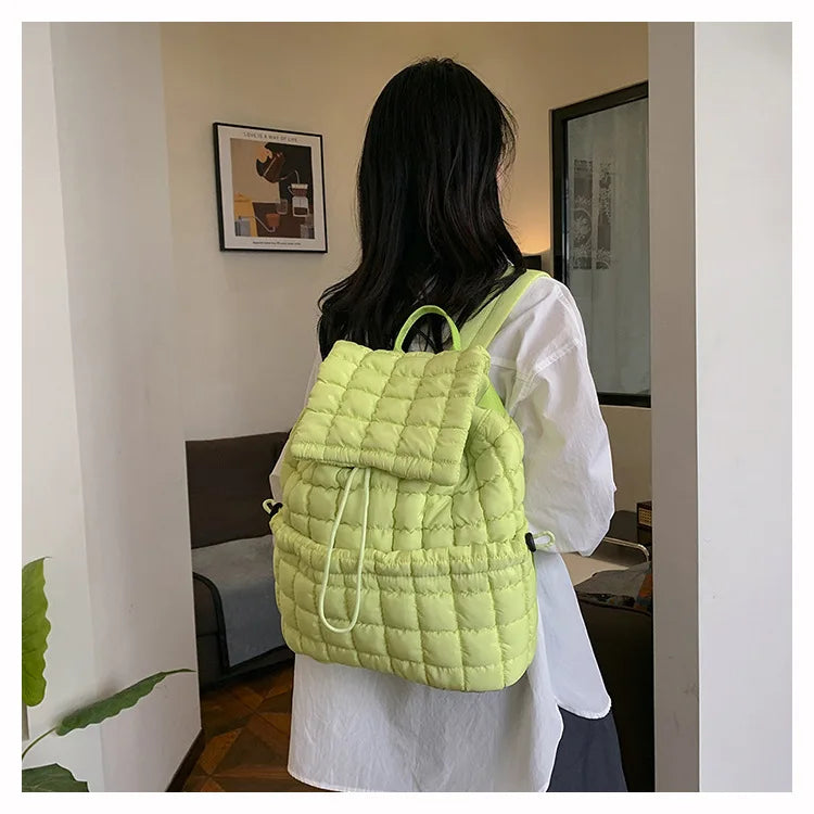 Mochilas acolchadas de moda para mujer, mochilas acolchadas de nailon suave de diseñador para niñas, bolsos de viaje livianos, bolsos universitarios