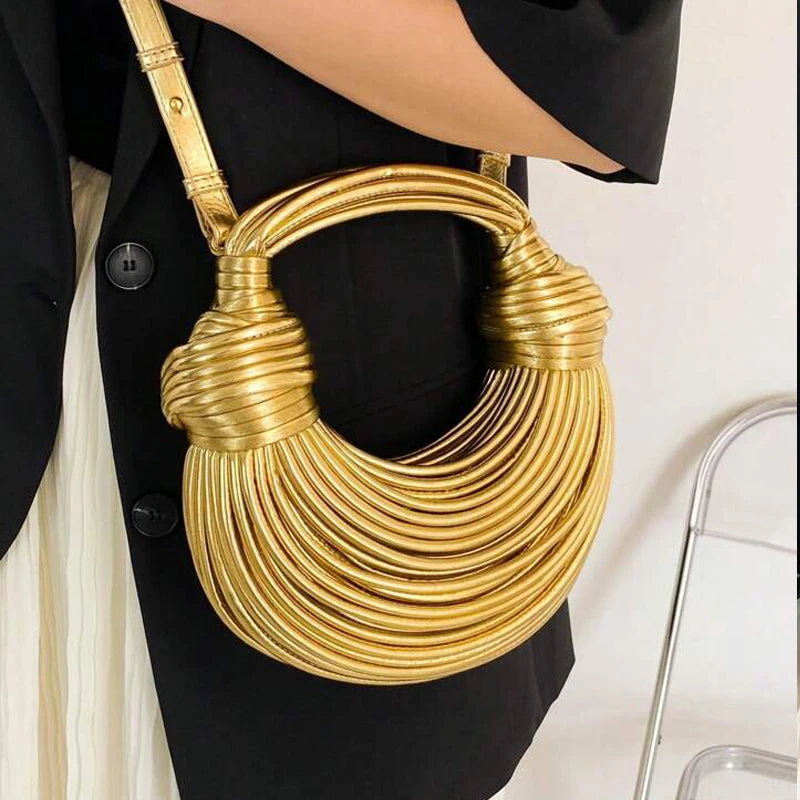 Bolsos de mano para mujer con nudo dorado a la moda, bolsos de diseñador tejidos a mano con forma de fideos, bolsos cruzados de media luna de cuero sintético de lujo 2024